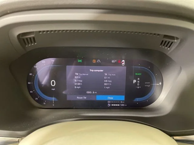 Certified Used 2025 Crystal White Volvo Plus image 30