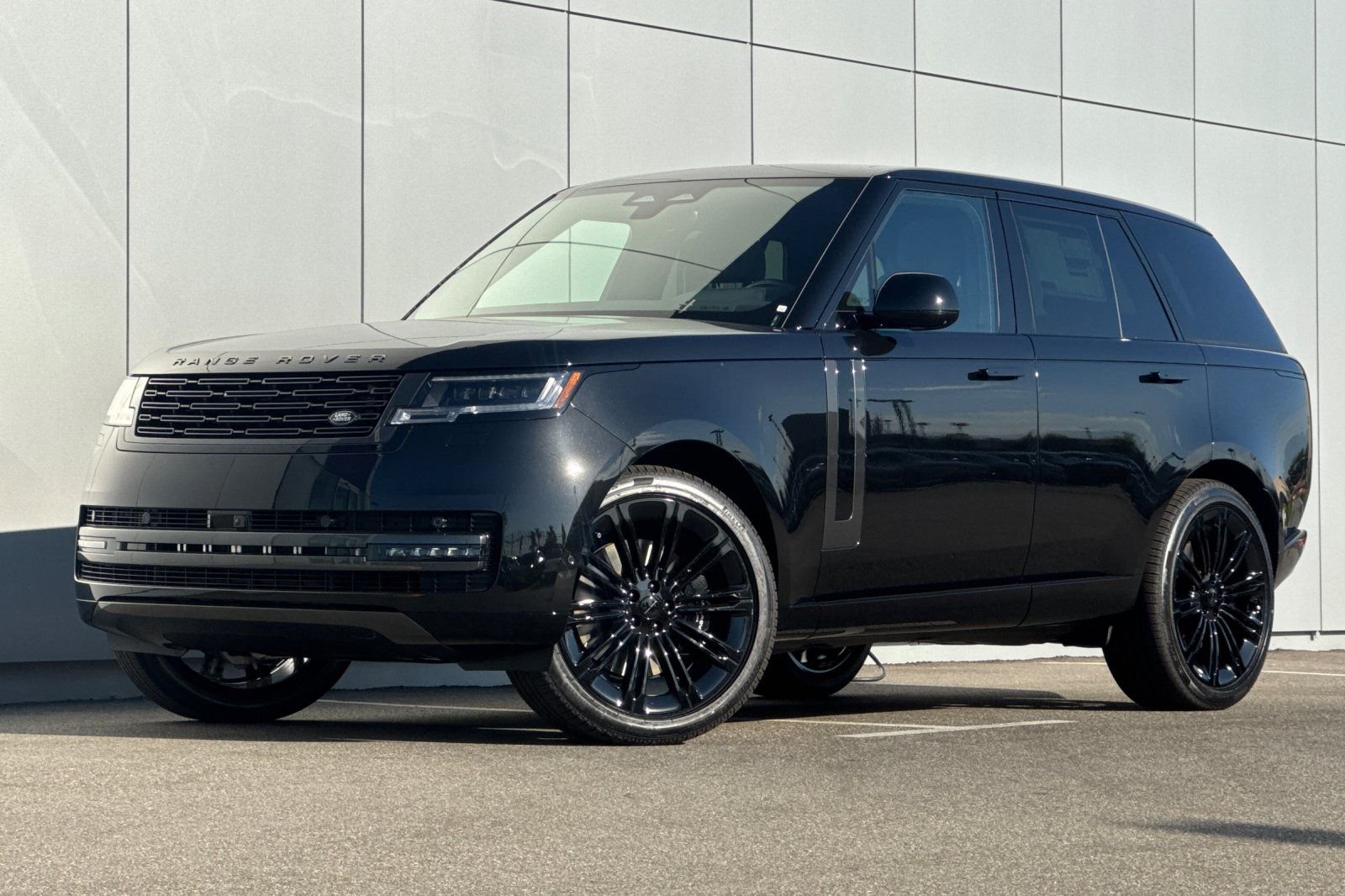 New 2026 Santorini Black Land Rover SE image 1