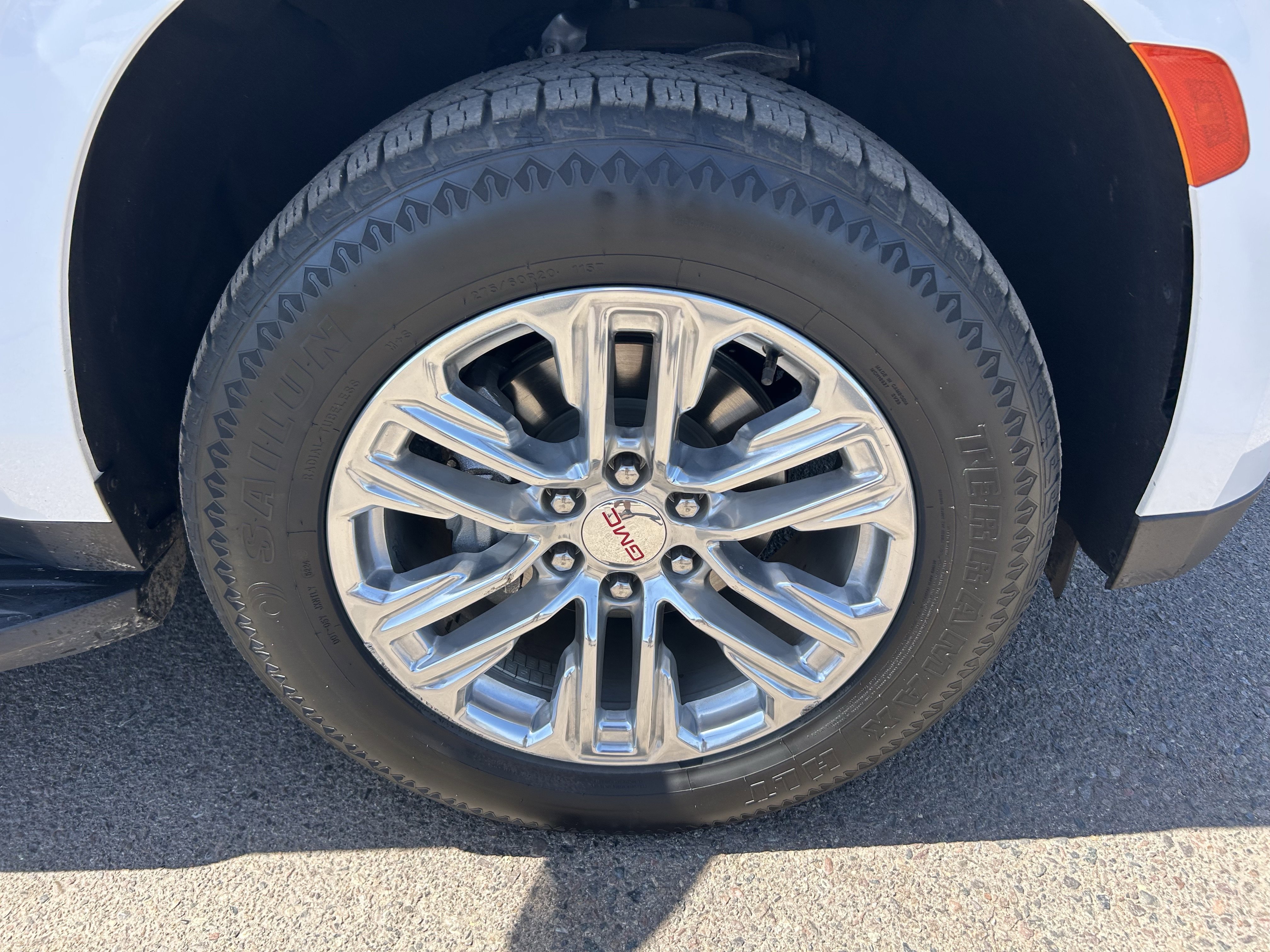 2024 GMC Yukon SLT - Photo 9