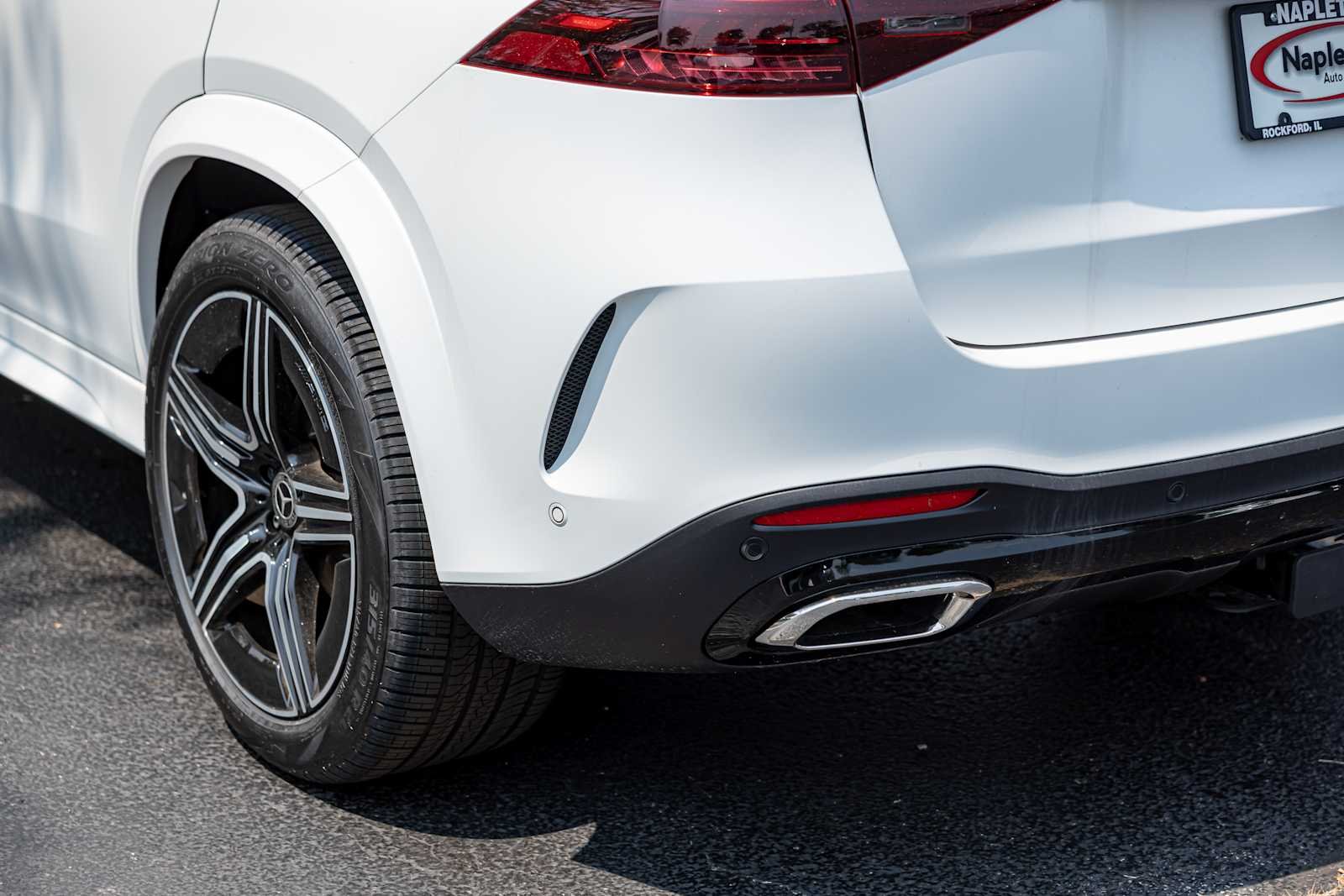 New 2026 MANUFAKTUR Moonlight White Magno Mercedes-Benz GLE 350 image 37
