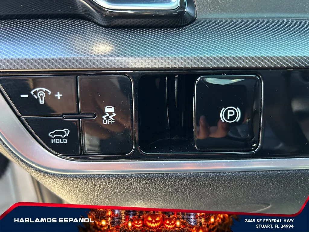 Used 2025 White Kia SX-Prestige image 16