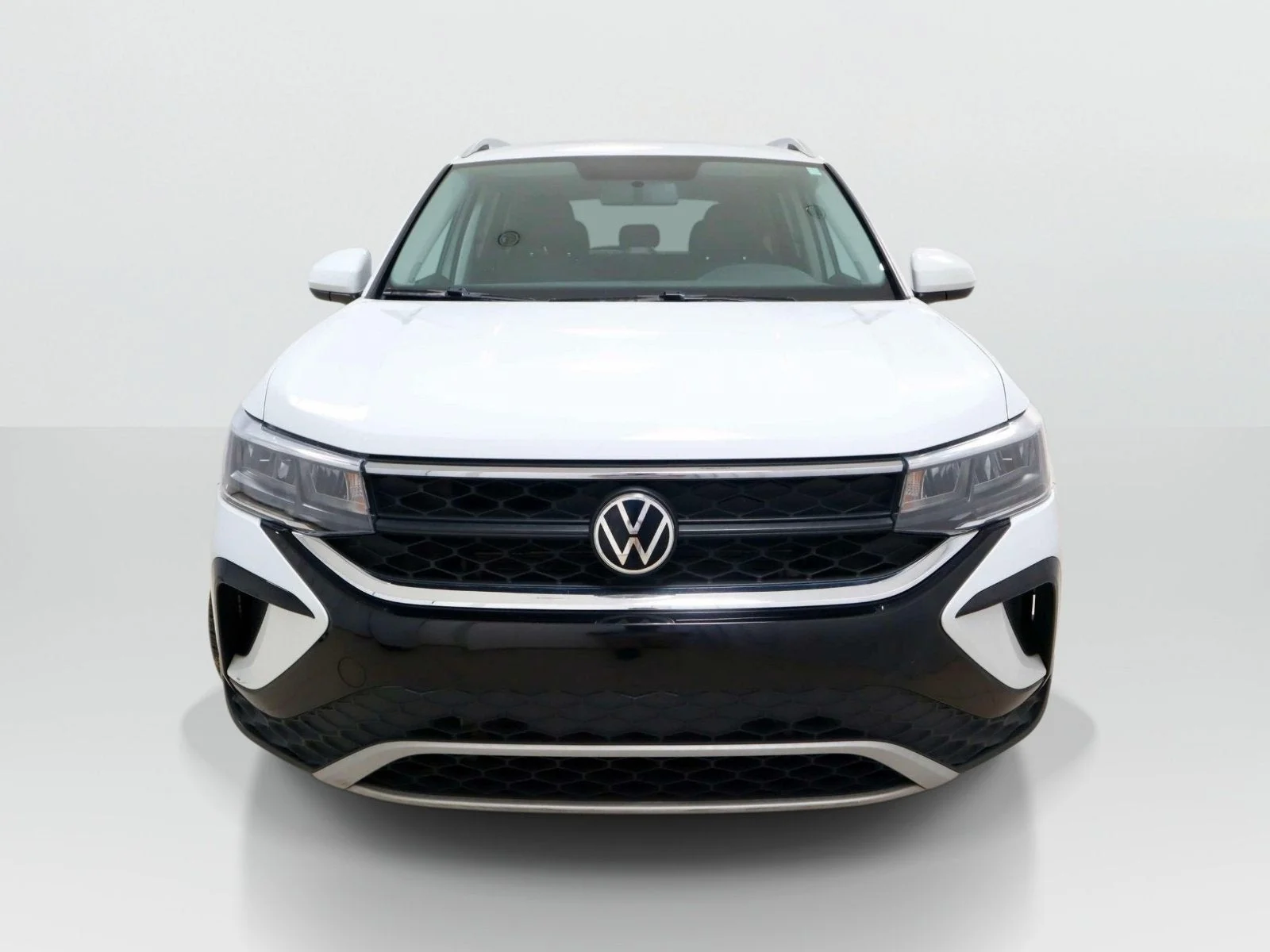 Used 2022 Pure White Volkswagen SE image 8
