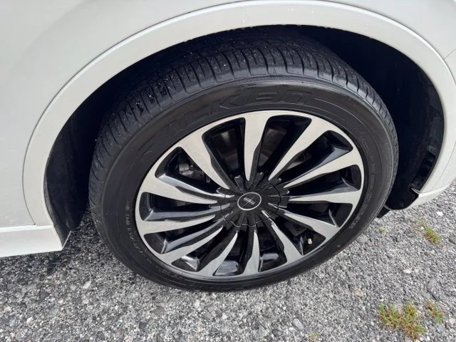 Used 2020 White Lincoln Black Label Grand Touring image 11