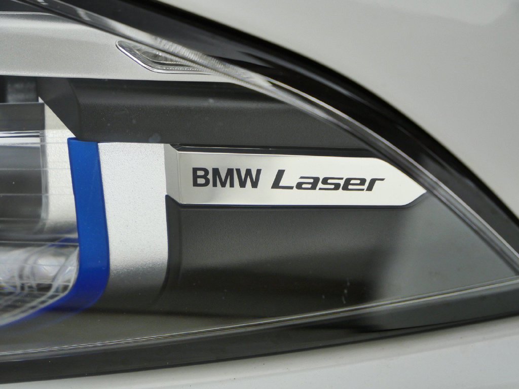 Used 2021 Alpine White BMW Base image 5