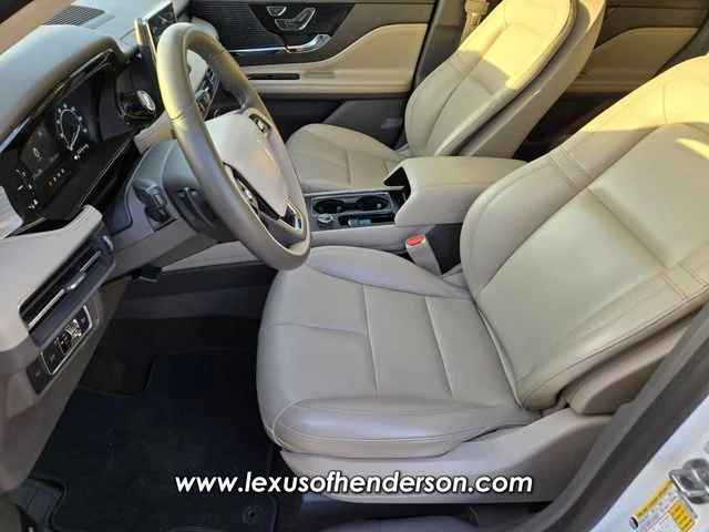 Used 2021 White Lincoln Standard image 10