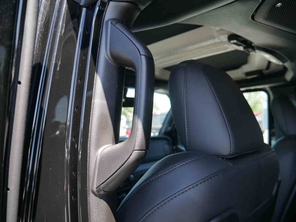 New 2026 Black Clearcoat Jeep Rubicon image 15