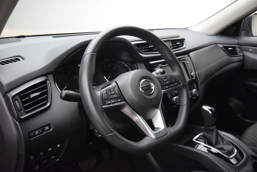 Used 2020 Red Nissan SV image 10