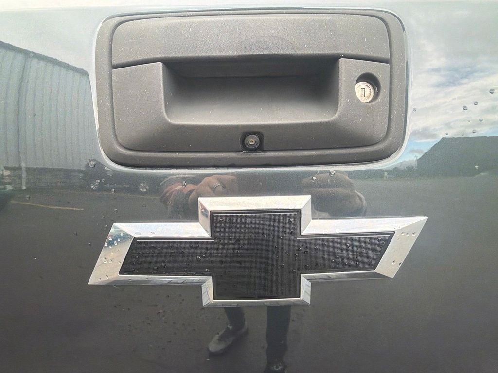 Used 2018 Gray Chevrolet LT image 10