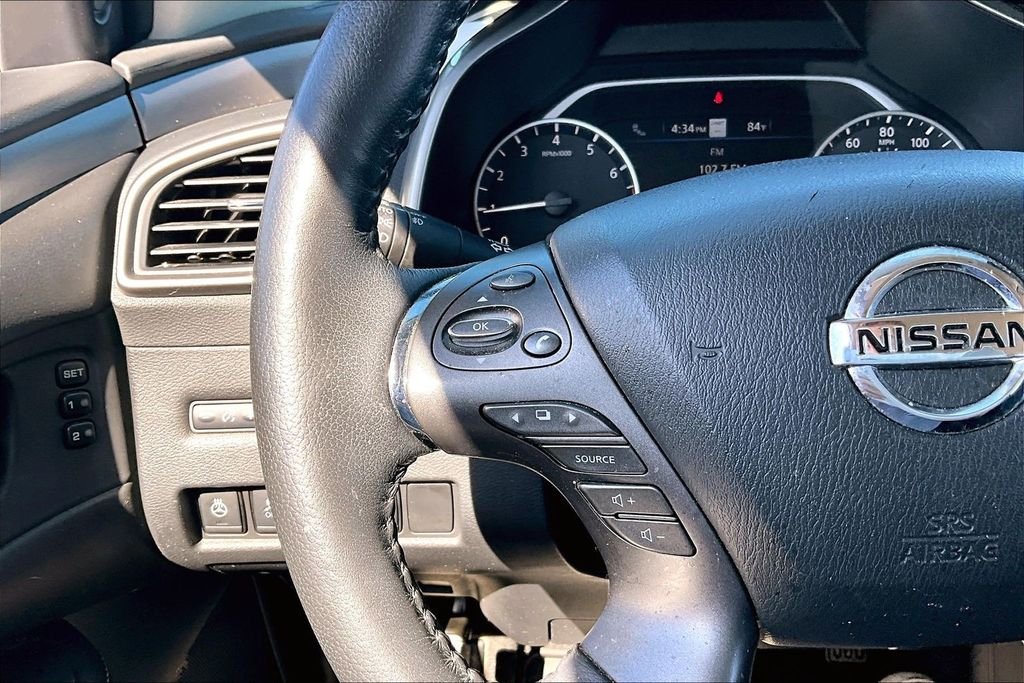 Used 2021 White Nissan SL image 19