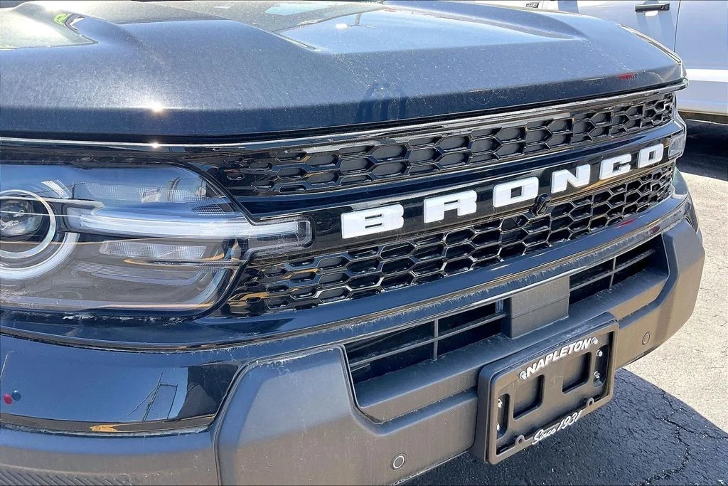 New 2025 Shadow Black Ford Outer Banks® image 31