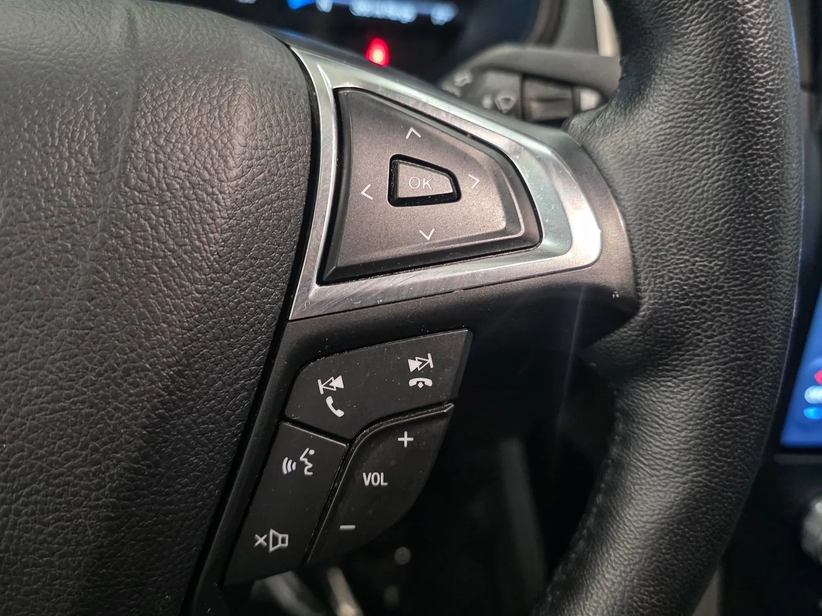 2023 Ford Edge SEL - Photo 34