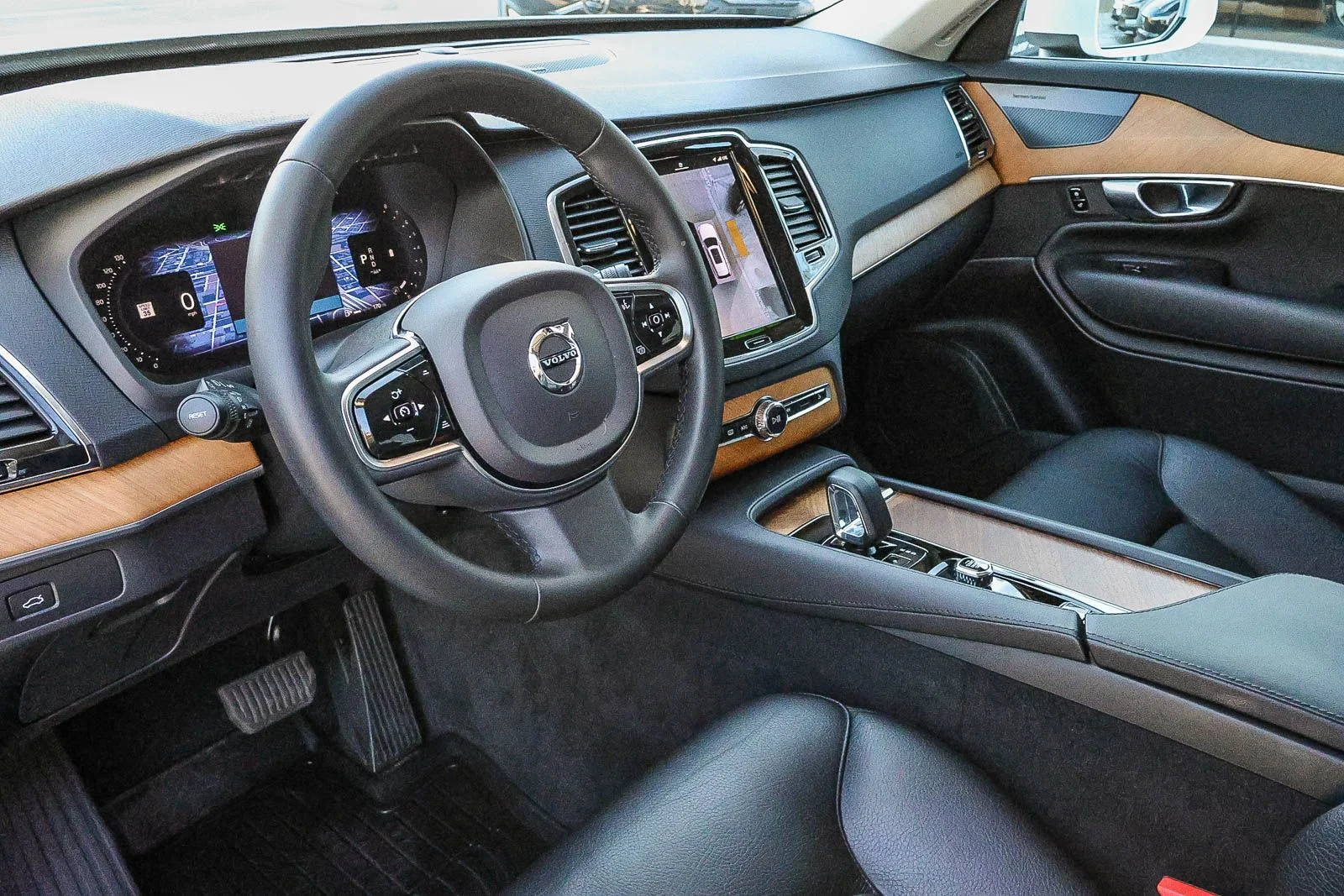 2023 Volvo XC90 Plus - Photo 24
