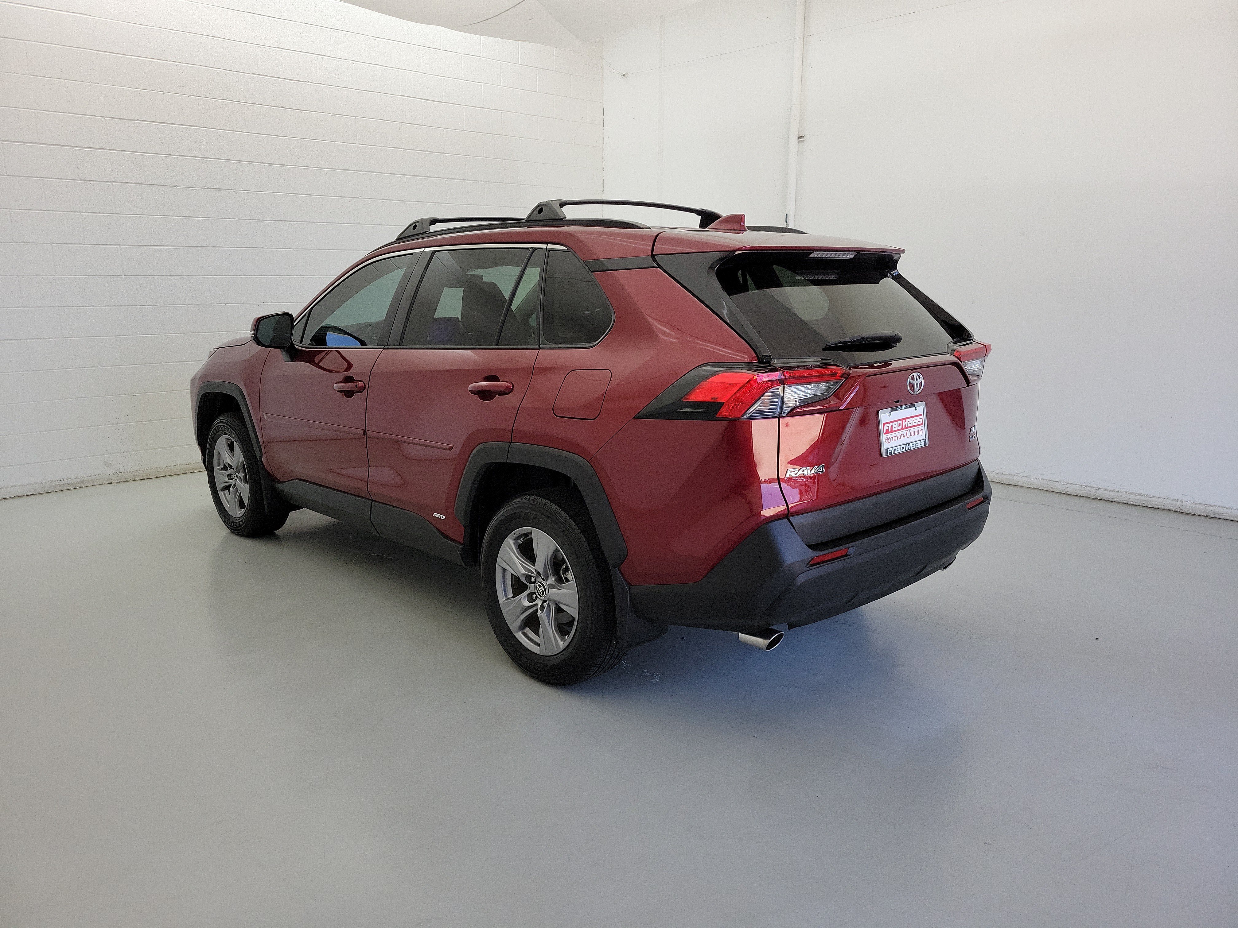 Used 2025 Ruby Flare Pearl Toyota XLE image 7