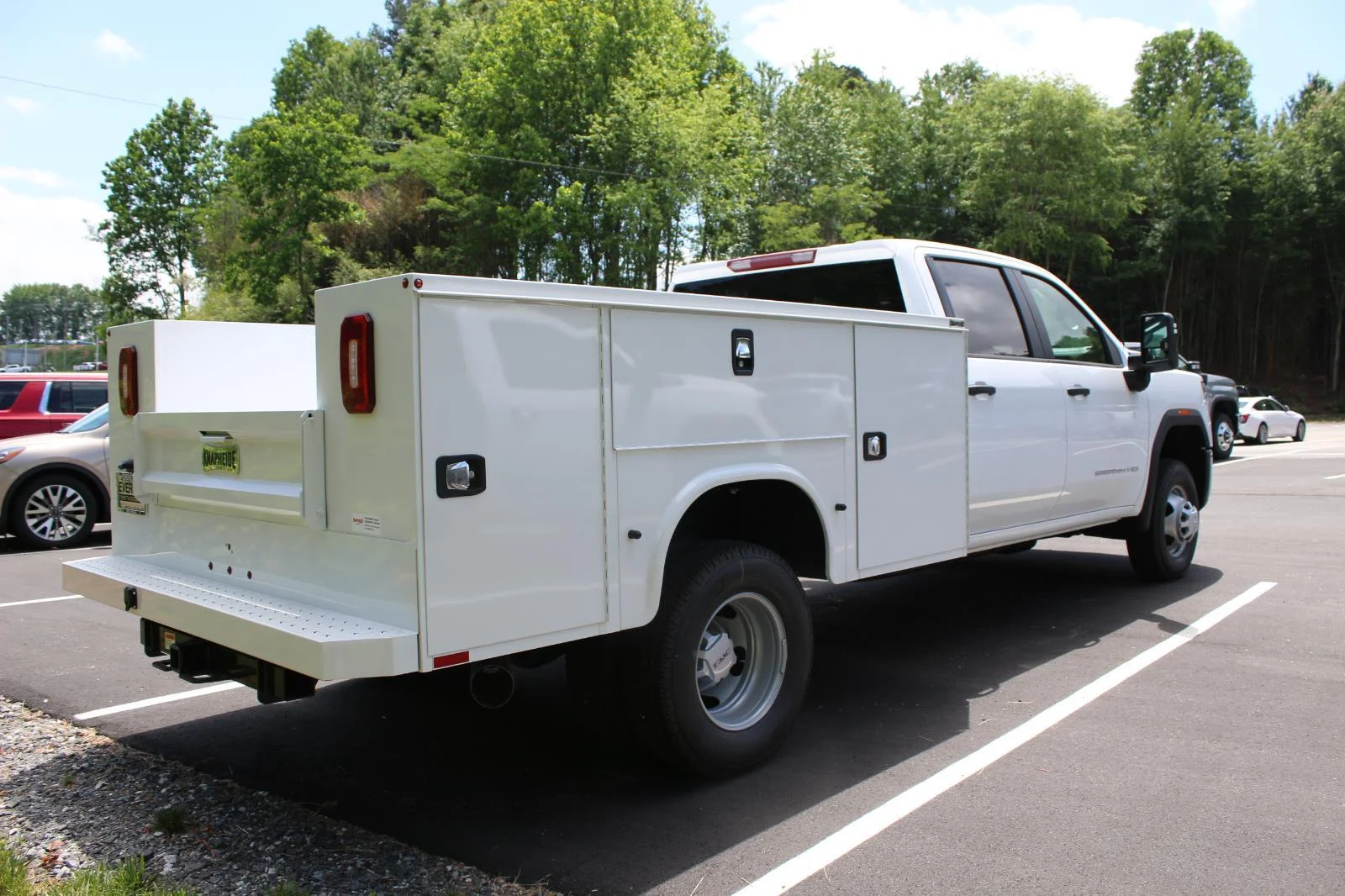 New 2026 Summit White GMC Pro image 4