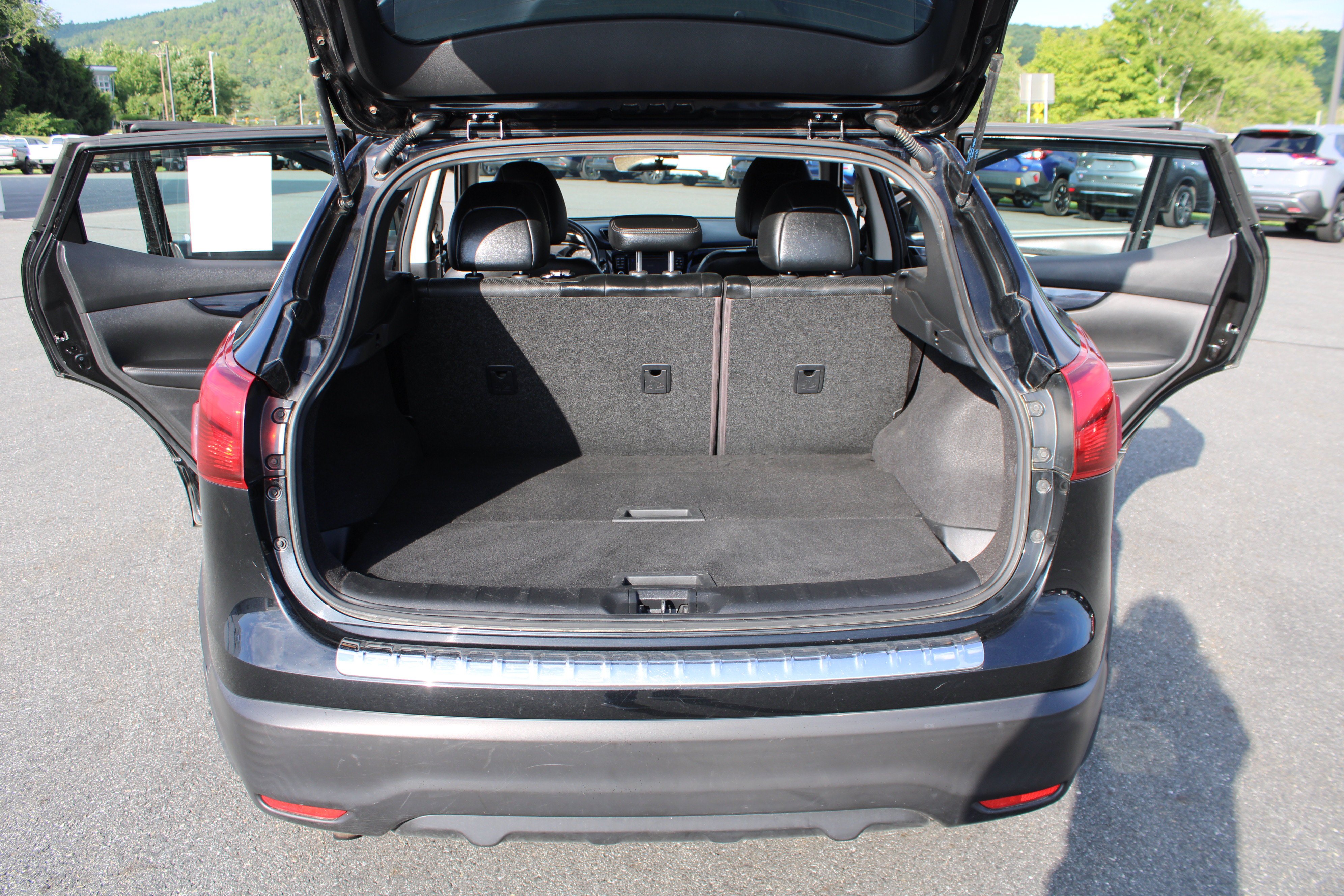 Used 2017 Magnetic Black Nissan SL image 18