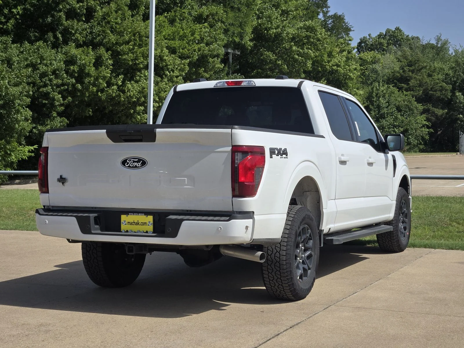 New 2026 Oxford White Ford XLT image 4