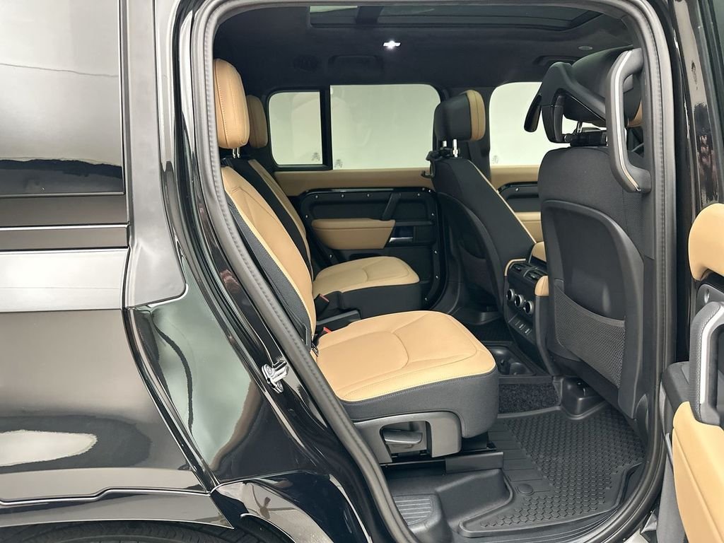 New 2026 Santorini Black Land Rover V8 image 15