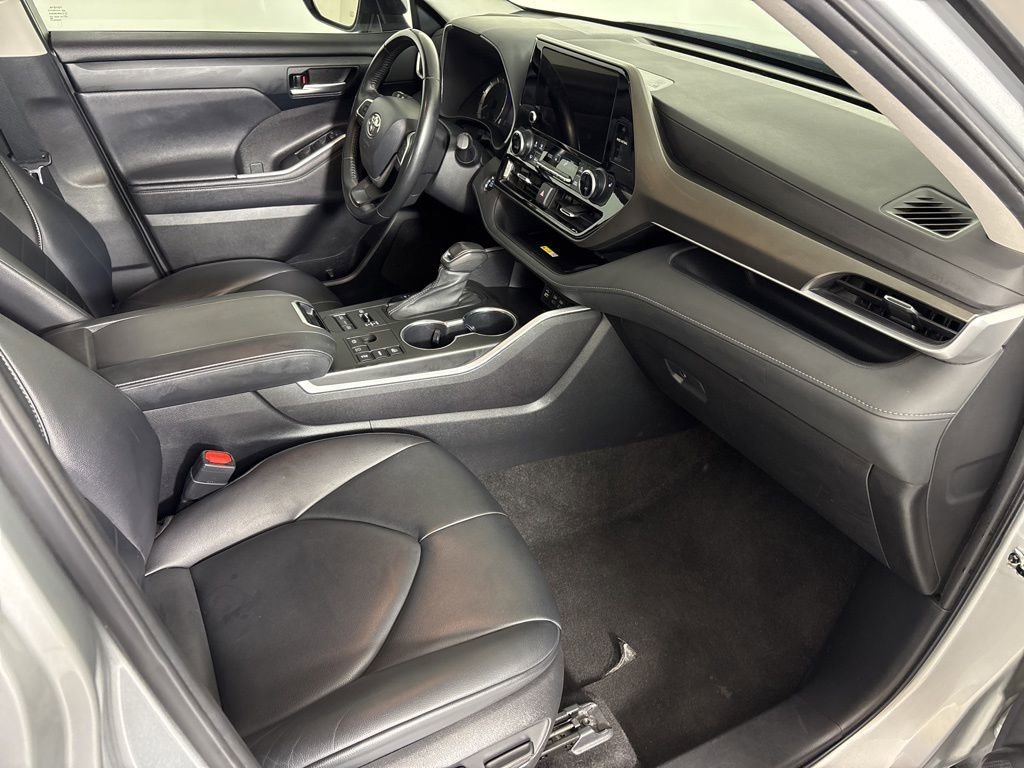 Used 2023 Silver Toyota L image 15