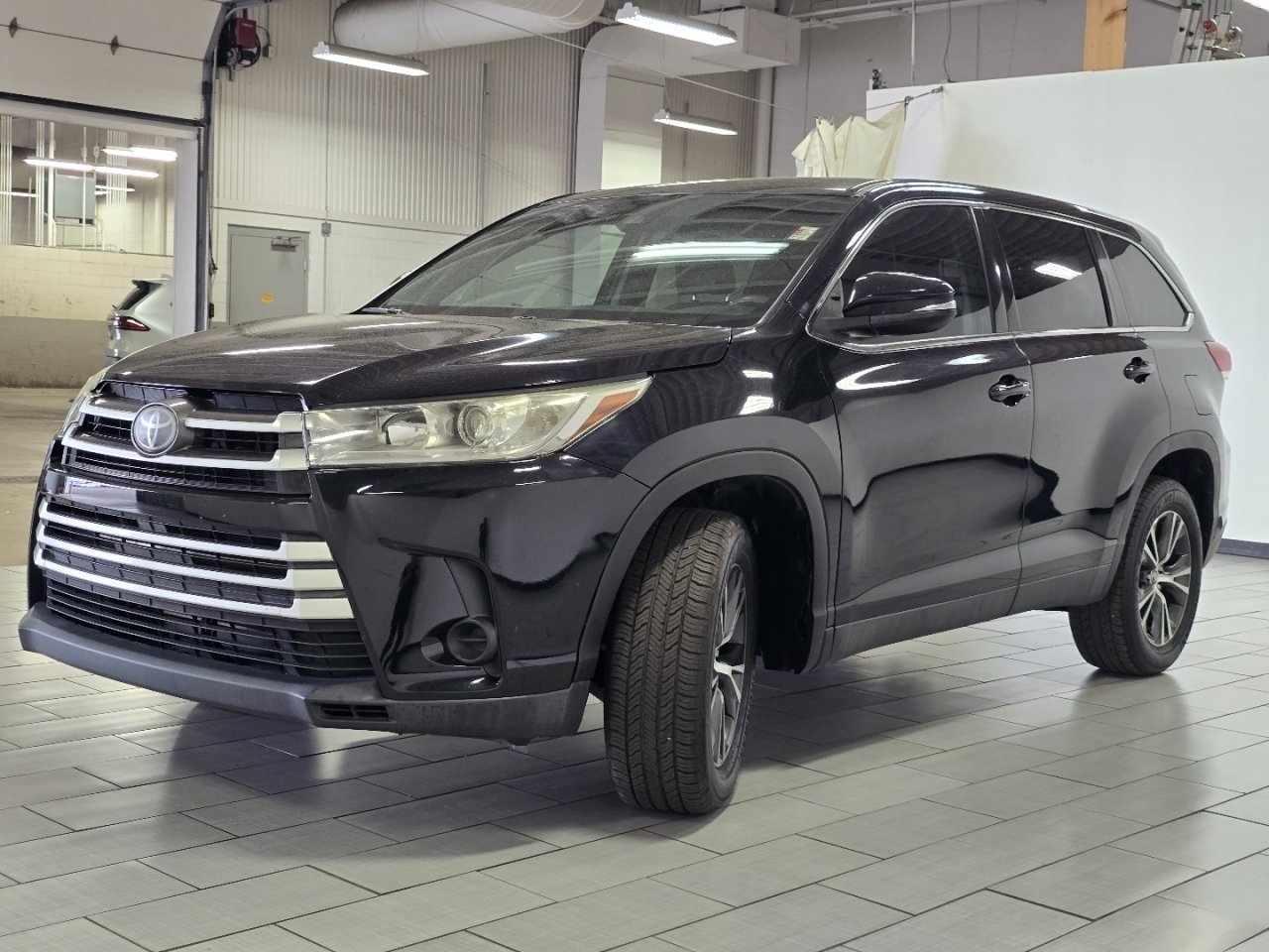 2019 Toyota Highlander LE - Photo 9