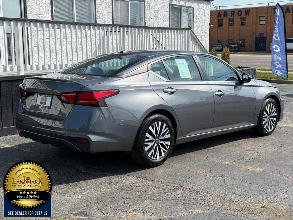 Used 2025 Gun Metallic Nissan SV FWD image 5