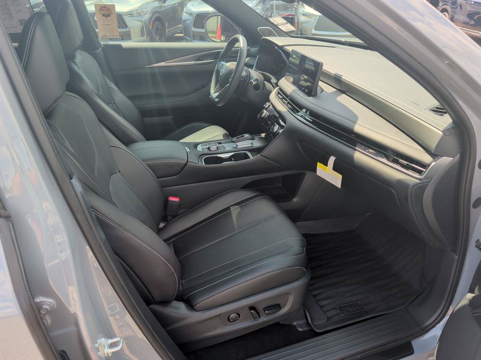 Certified Used 2025 Harbor Gray INFINITI LUXE image 12