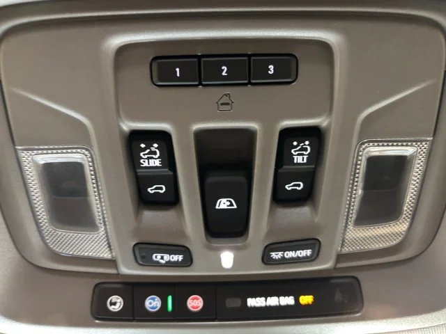 Used 2023 White GMC Denali image 21