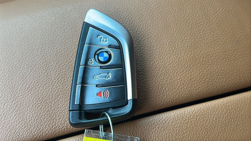 Used 2022 Green BMW sDrive40i image 29