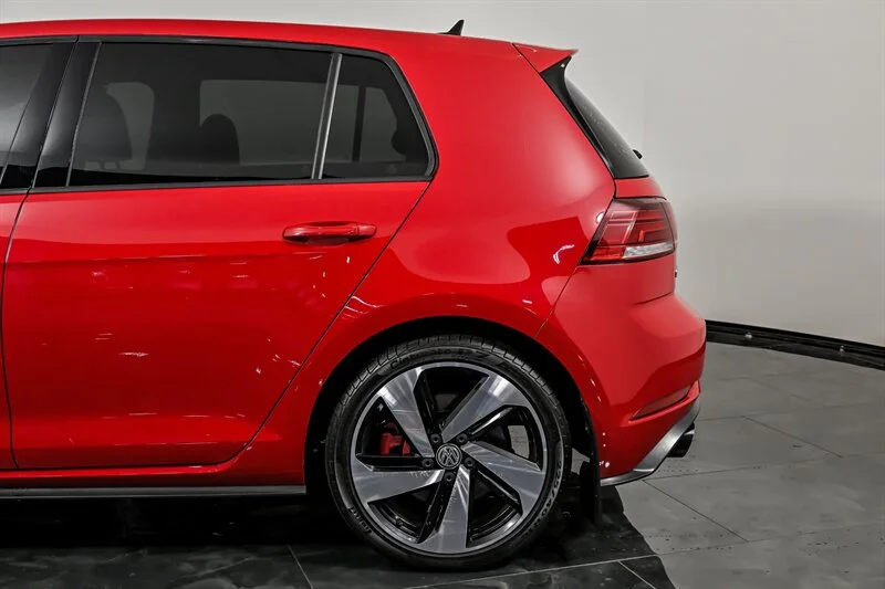 Used 2020 Tornado Red Volkswagen SE image 10