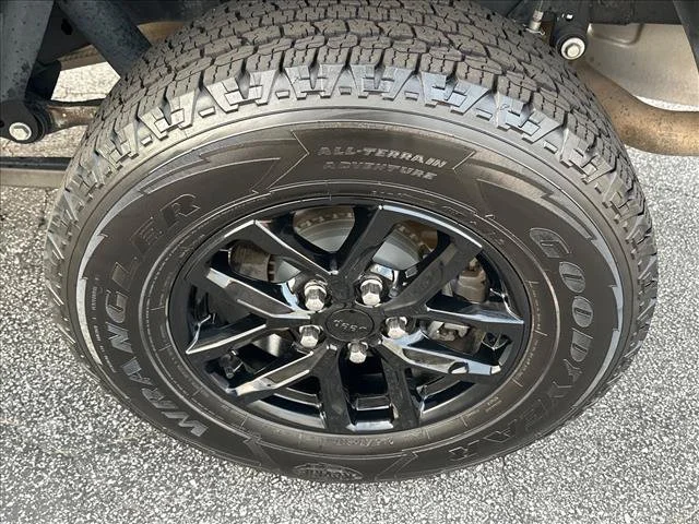 Used 2023 Gray Jeep Sport S image 33