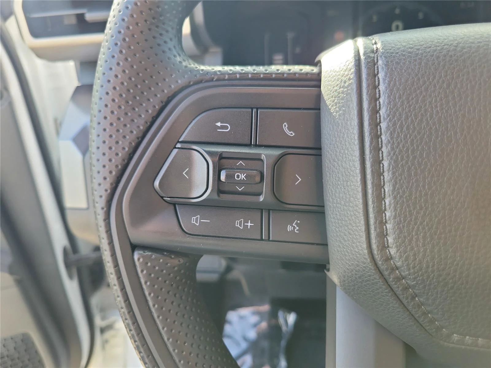 Used 2025 Ice Cap Toyota SR5 image 15