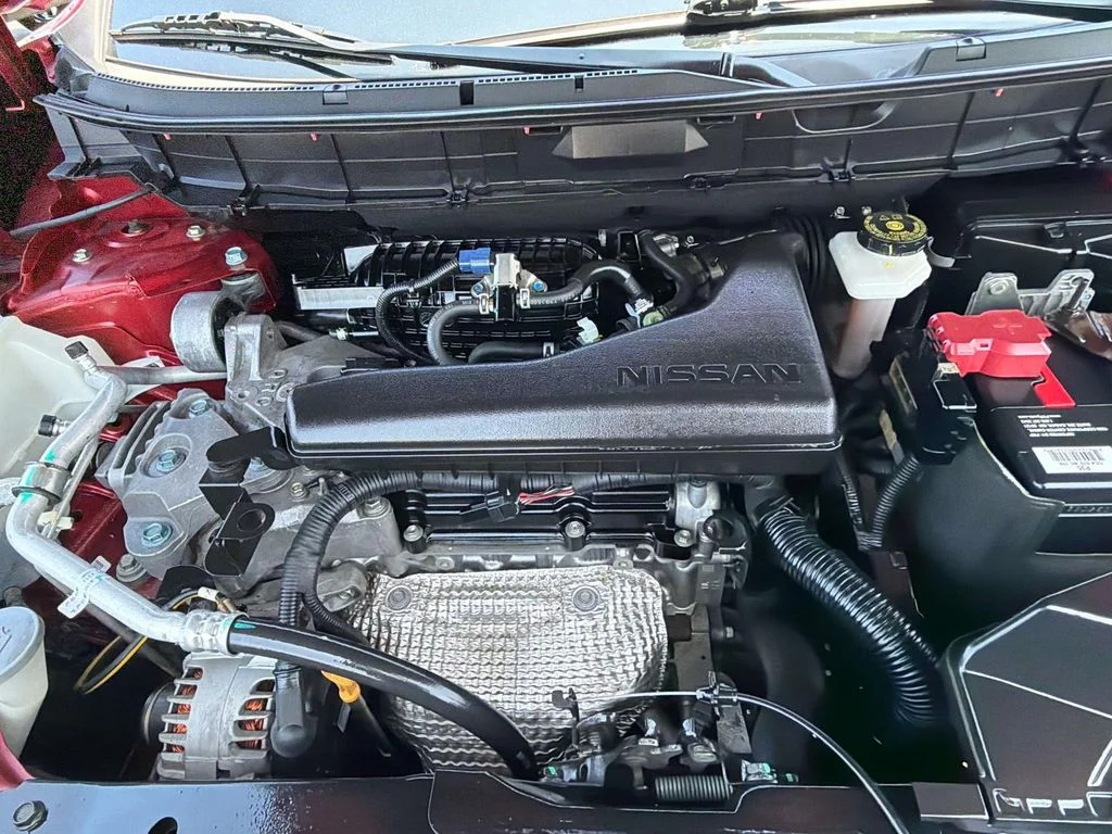 Used 2016 Cayenne Red Nissan SV image 36