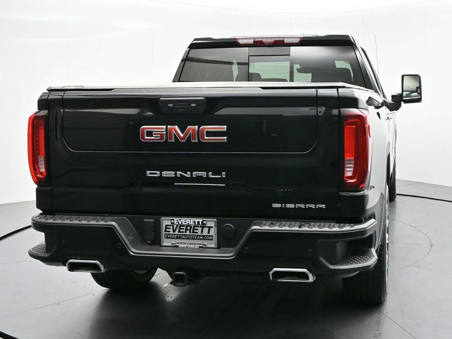 Used 2025 Onyx Black GMC Denali image 6