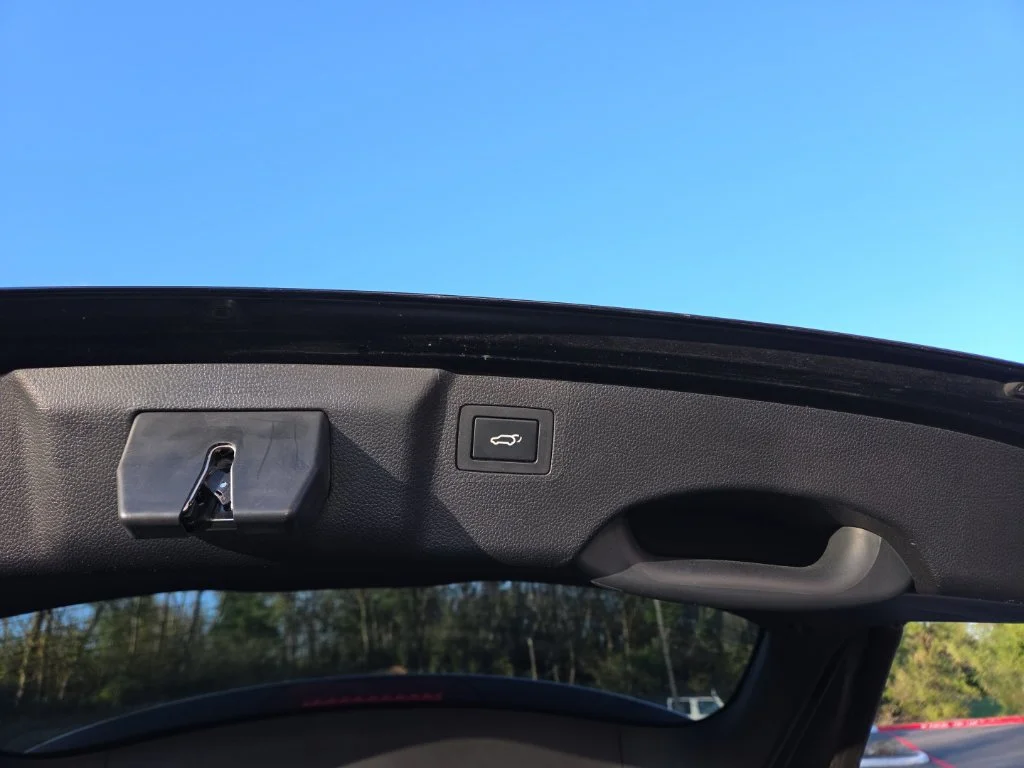 Used 2016 Black Hyundai SE image 27