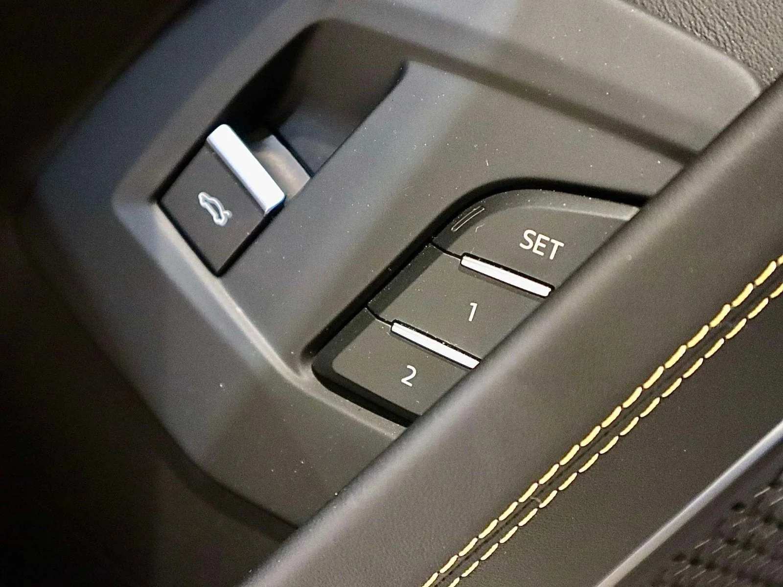 Used 2020 Blu Eleos Metallic Lamborghini  image 25