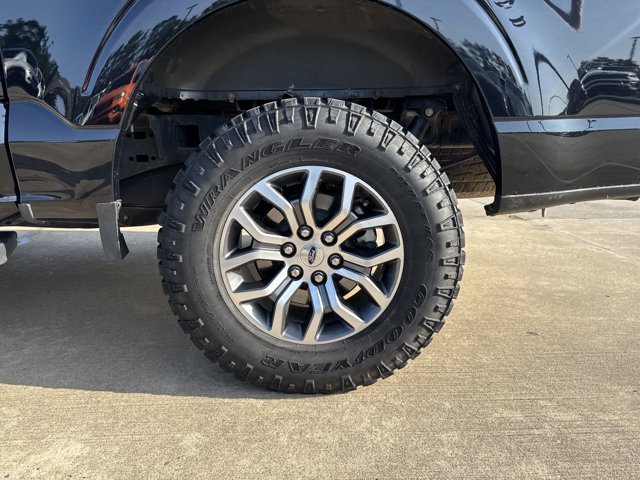 Used 2021  Ford Lariat image 9