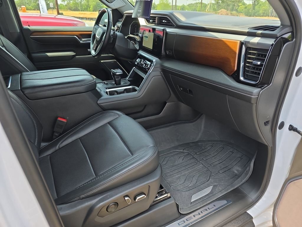 Used 2023 White GMC Denali image 35