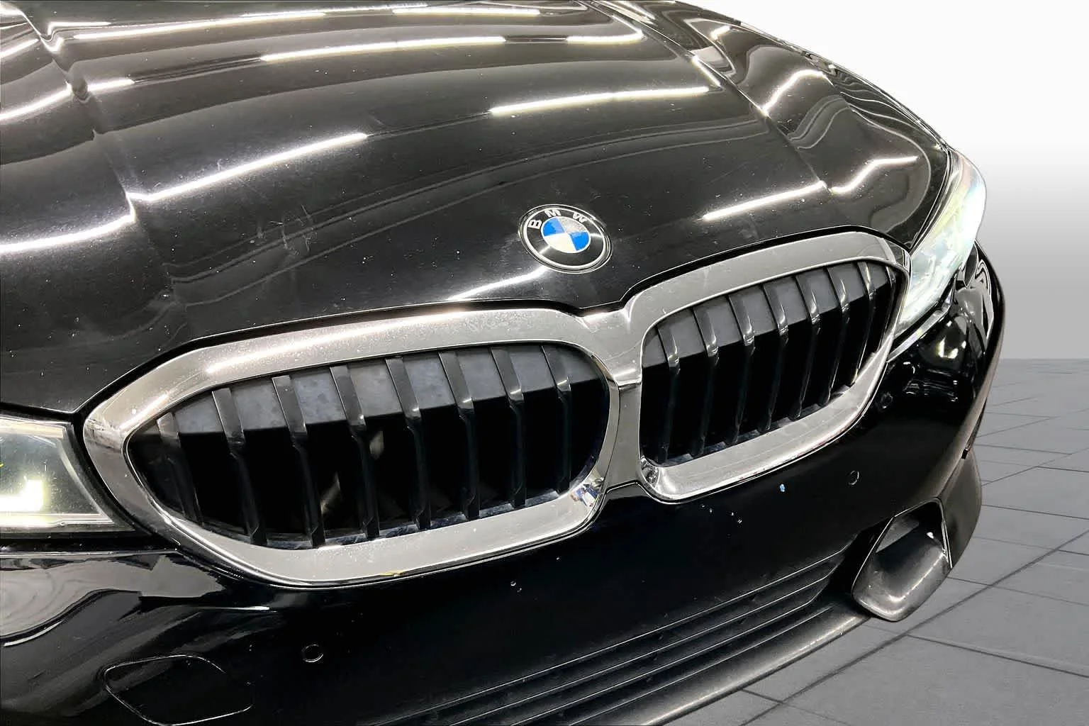 Used 2019 Jet Black BMW 330i image 29