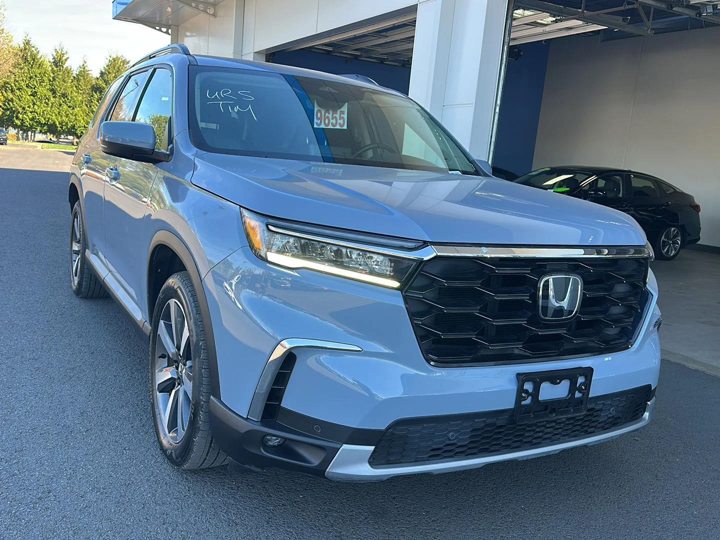 Used 2024 Sonic Gray Pearl Honda Touring image 5