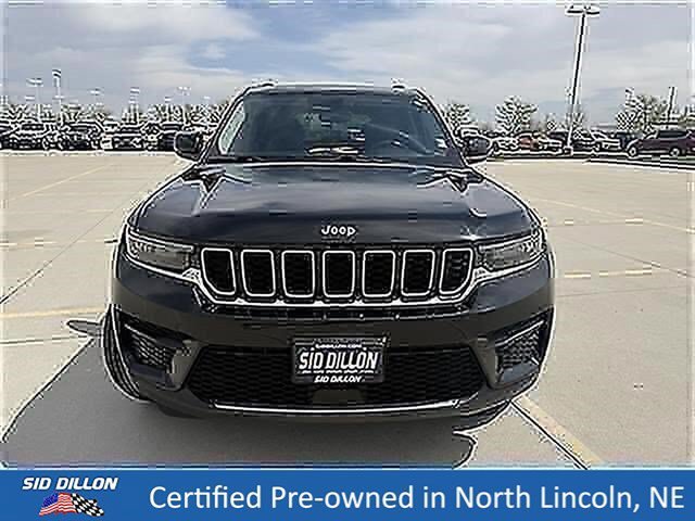 Used 2023 Diamond Black Crystal Pearlcoat Jeep Laredo image 4