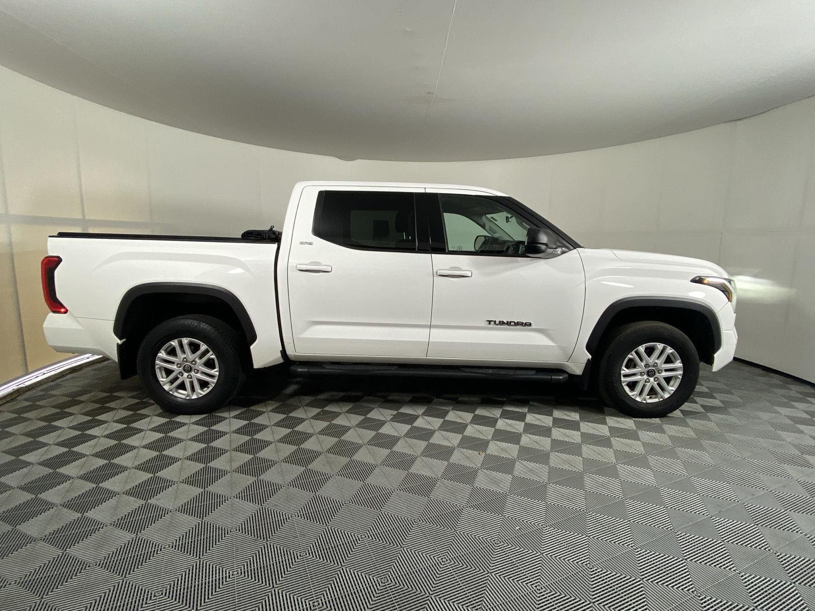 Used 2022 White Toyota SR5 image 16