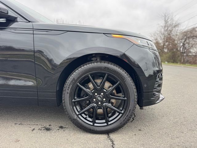 New 2026 Santorini Black Land Rover Dynamic SE image 9