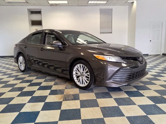 Used 2018 Brown Toyota XLE image 1