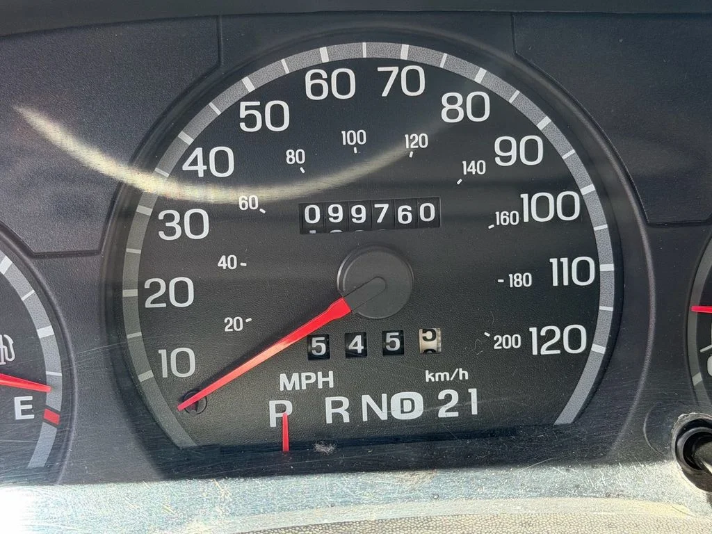 Used 2005 Silver Ford LX image 17