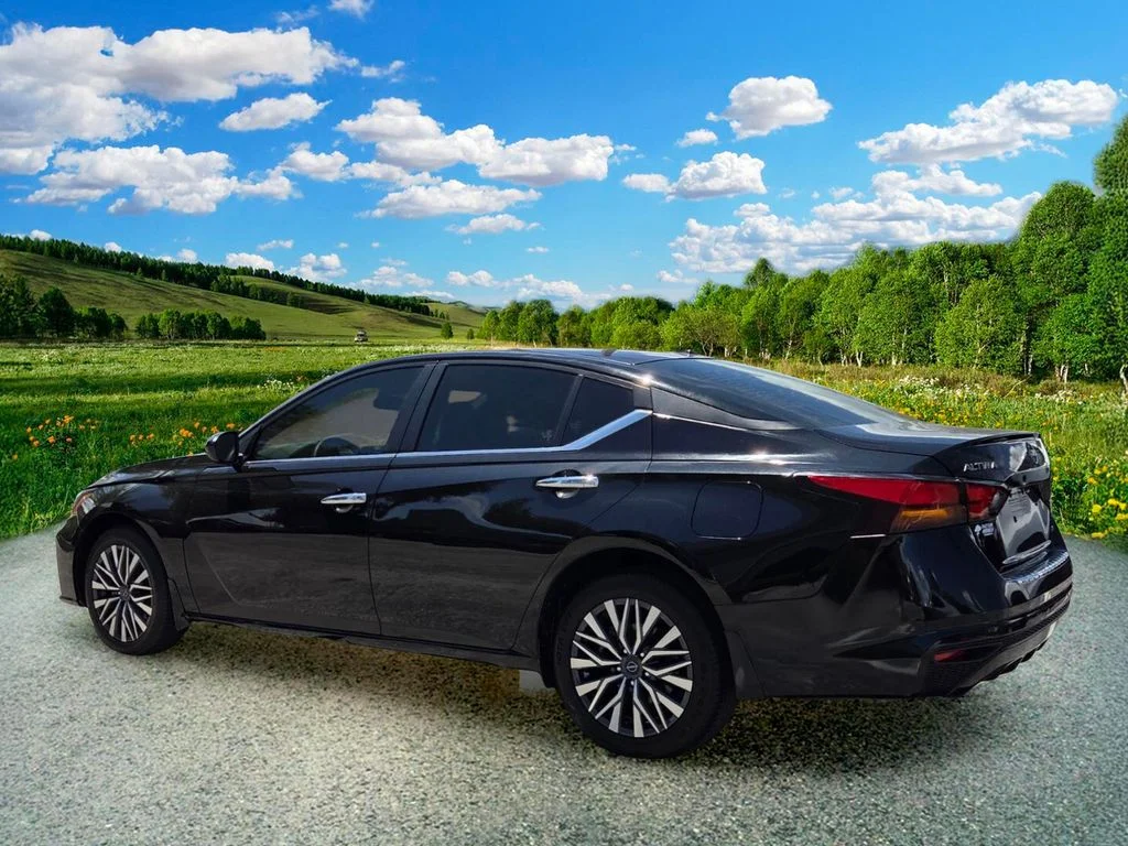 Used 2023 Black Nissan 2.5 SV image 4