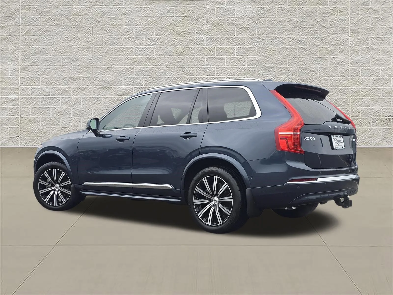 Used 2023 Denim Blue Metallic Volvo Plus image 5