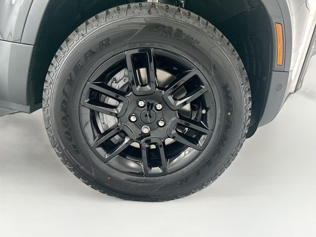 Used 2026 Santorini Black Metallic Land Rover S image 30