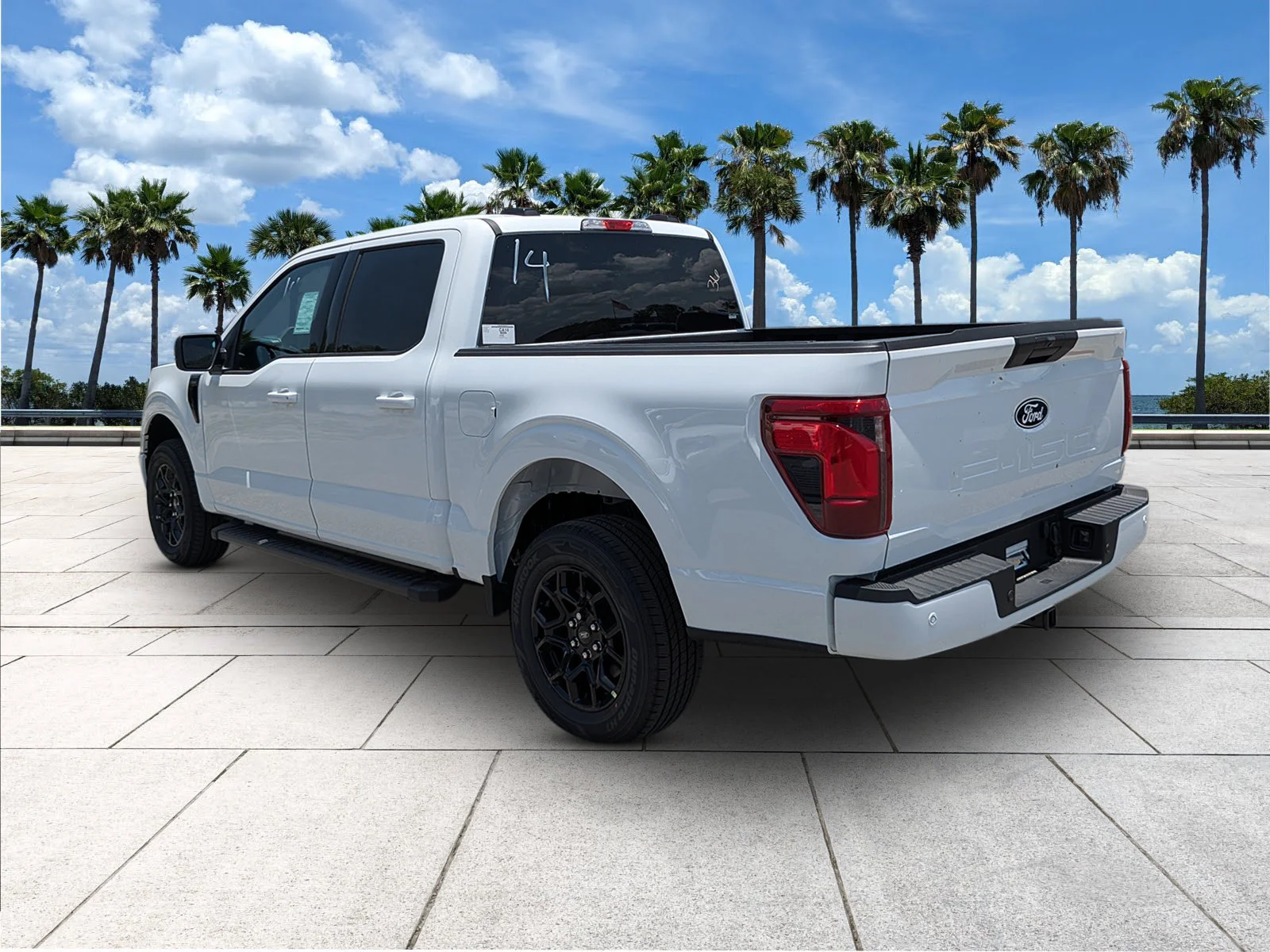 New 2026 Oxford White Ford XLT image 5