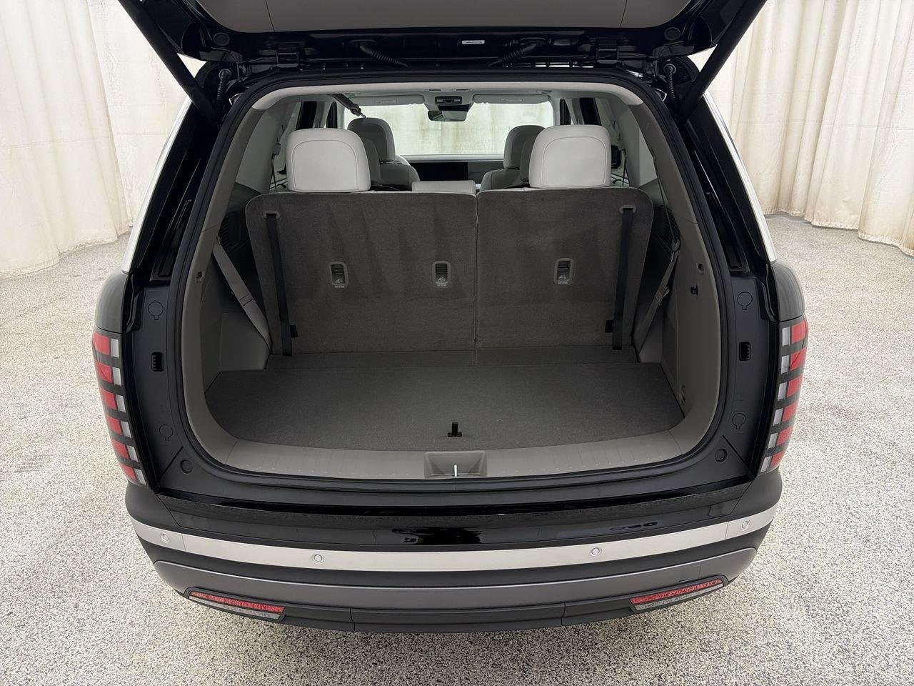New 2027 Abyss Black Pearl Hyundai SEL Premium AWD image 17