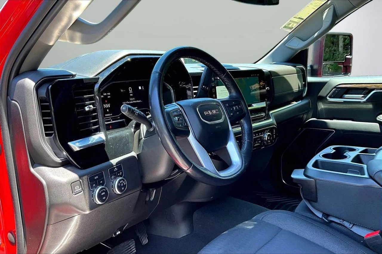 Used 2022 Red GMC Elevation image 19