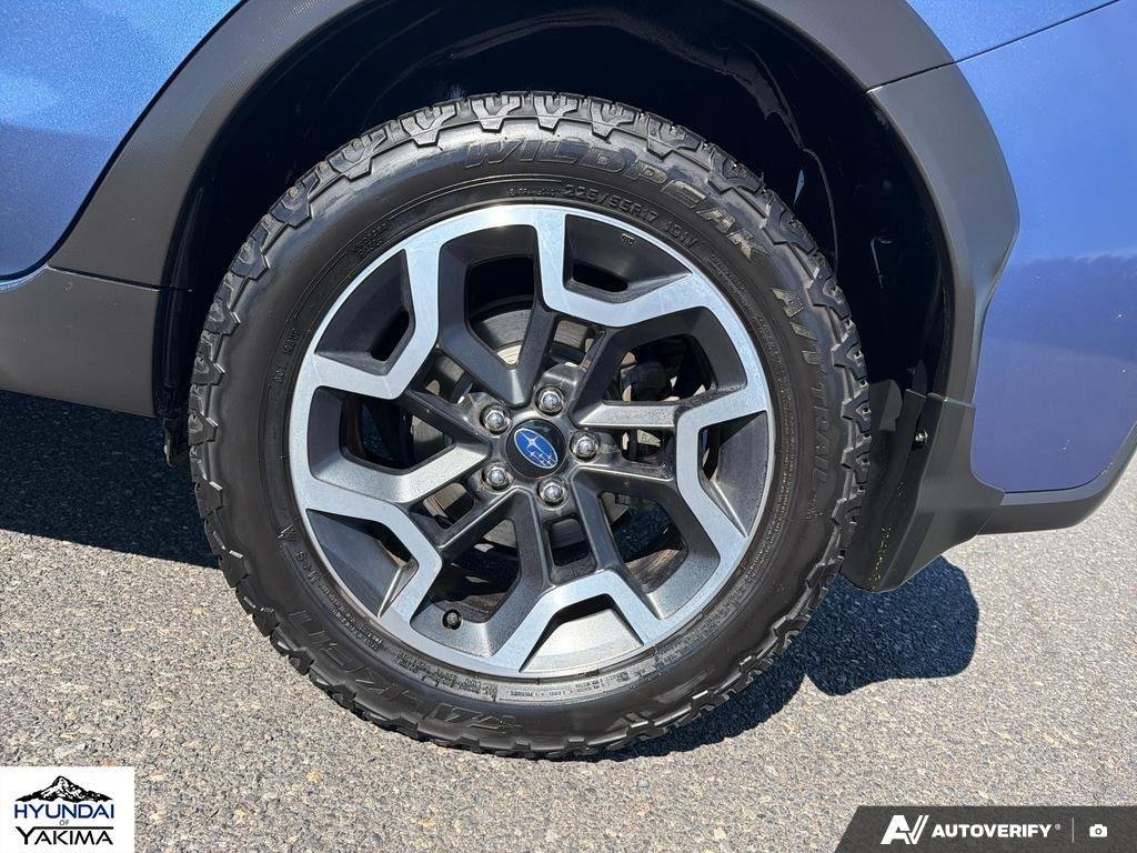 Used 2017 Quartz Blue Pearl Subaru Limited image 6
